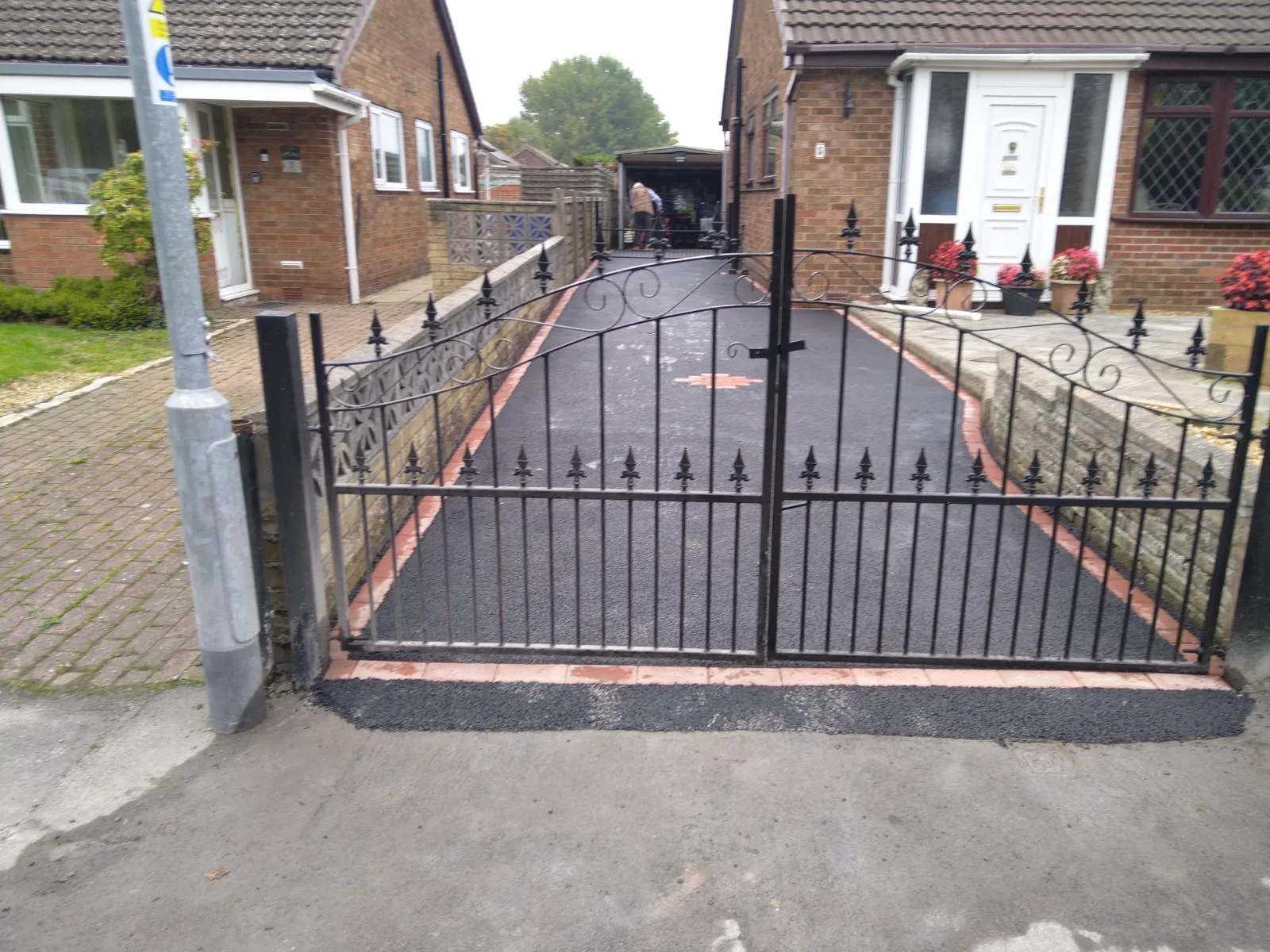 Finished driveway gates and fencing in Staffordshire.